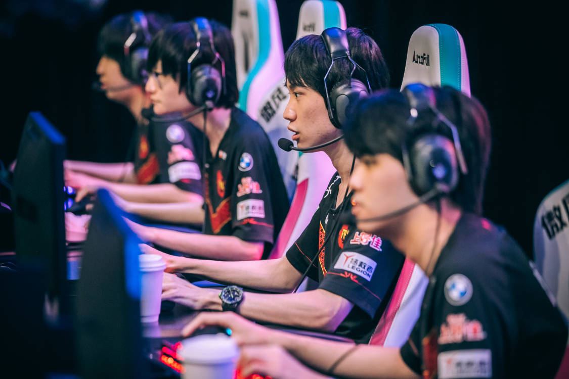 开云体育-包含Doinb巅峰对决，Ming与70激战TES分钟，战术调整胜负难料！的词条